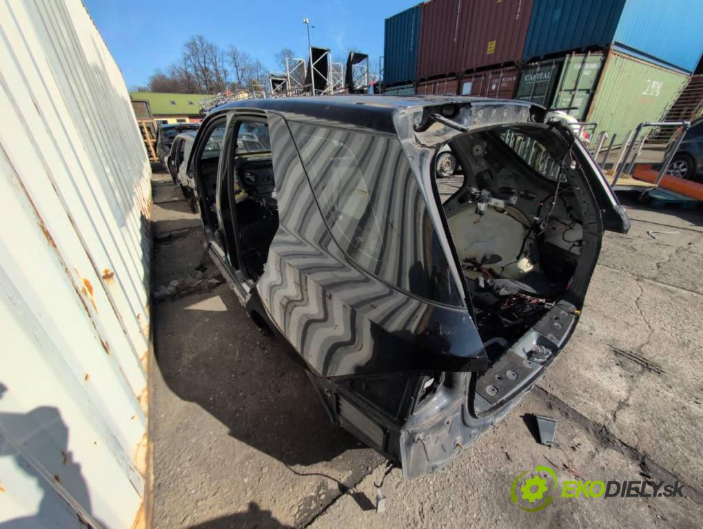 MERCEDES-BENZ W166 SUV 2013 190 kW ML 350 BlueTEC 4-matic (166.024) 2987 KAROSERIA ČTVRŤÁK blatník práh střecha PODŁUŻNICA