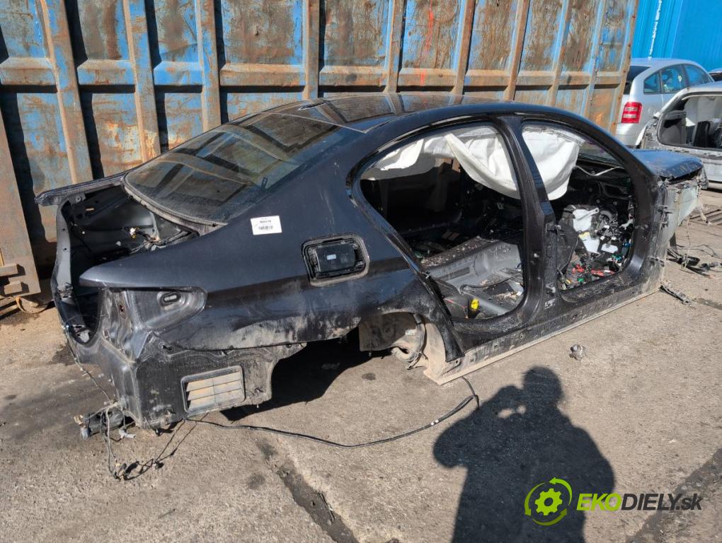 BMW G30 sedan 2022 140 kW 520 d xDrive 1995 karoséria ČTVRŤÁK: Blatník prah strecha PODŁUŻNICA