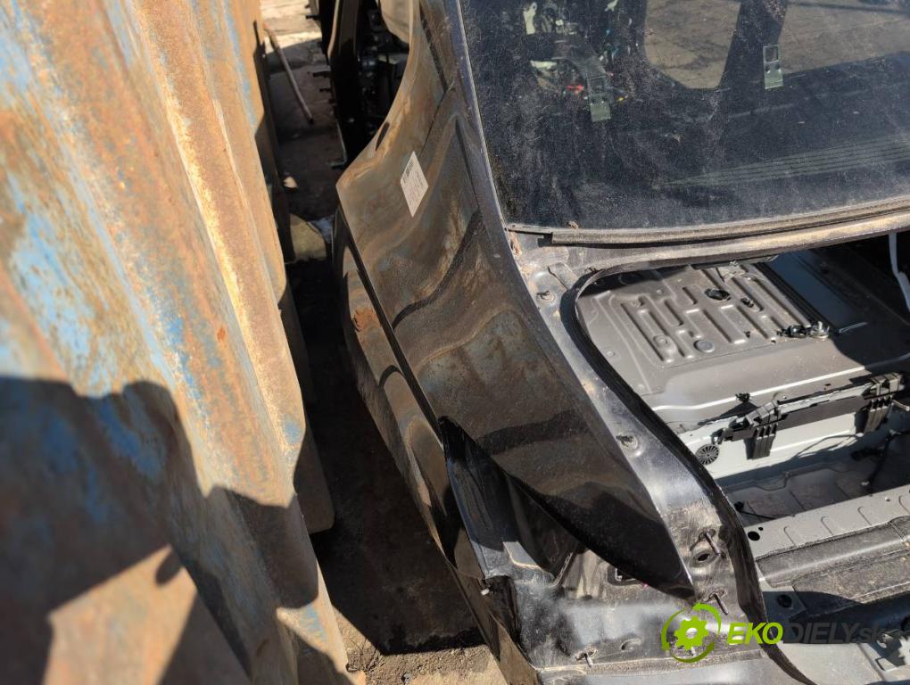 BMW G30 sedan 2022 140 kW 520 d xDrive 1995 karoséria ČTVRŤÁK: Blatník prah strecha PODŁUŻNICA