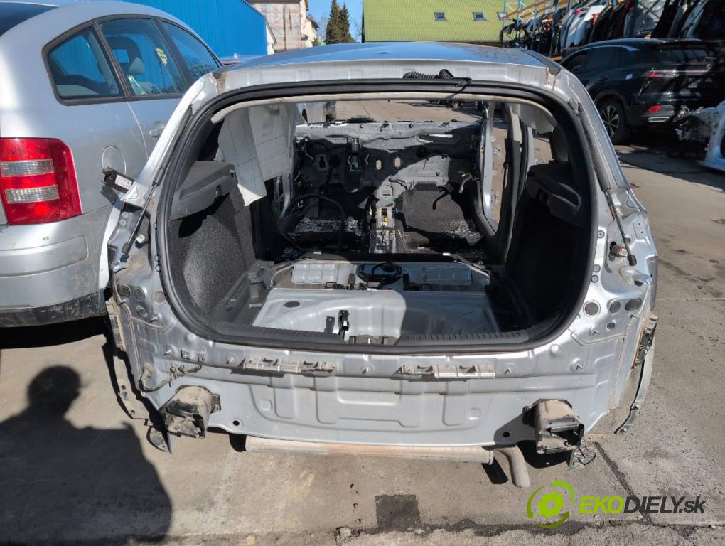 HYUNDAI i30  2024 71 kW 1.5 DPI   (1498 ccm / 71 kW / 97 KM) 1498 KAROSERIA ČTVRŤÁK blatník práh střecha PODŁUŻNICA