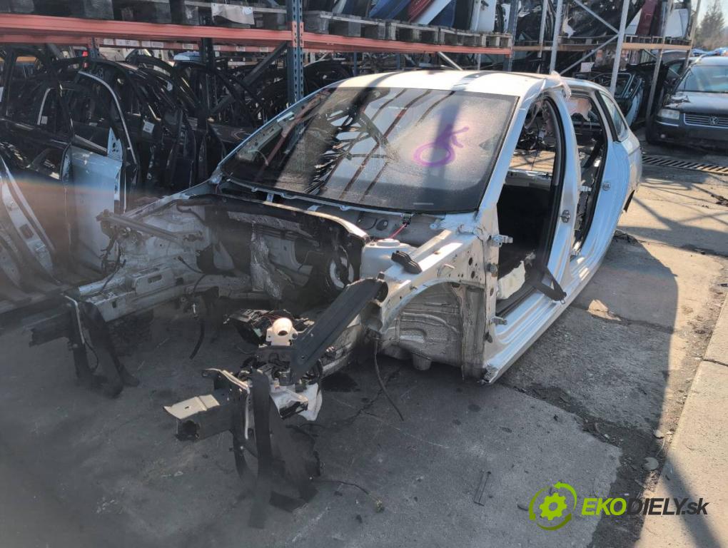 SKODA OCTAVIA IV Kombi 2023 110 kW 2.0 TDI 1968 karoséria ČTVRŤÁK: Blatník prah strecha PODŁUŻNICA 