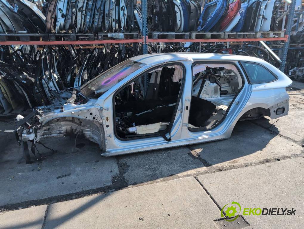 SKODA OCTAVIA IV Kombi 2023 110 kW 2.0 TDI 1968 karoséria ČTVRŤÁK: Blatník prah strecha PODŁUŻNICA