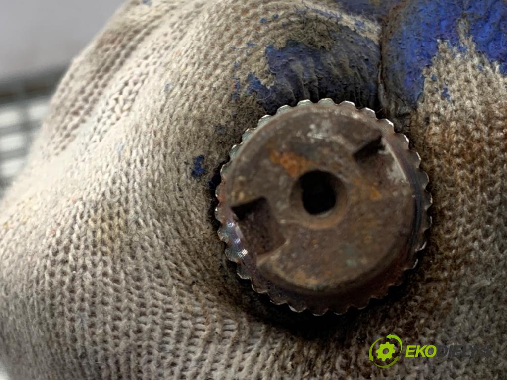 HYUNDAI ix35 SUV 2013 135 kW 2.0 CRDi 4WD 1995 poloos pravý přední část 495012Y060