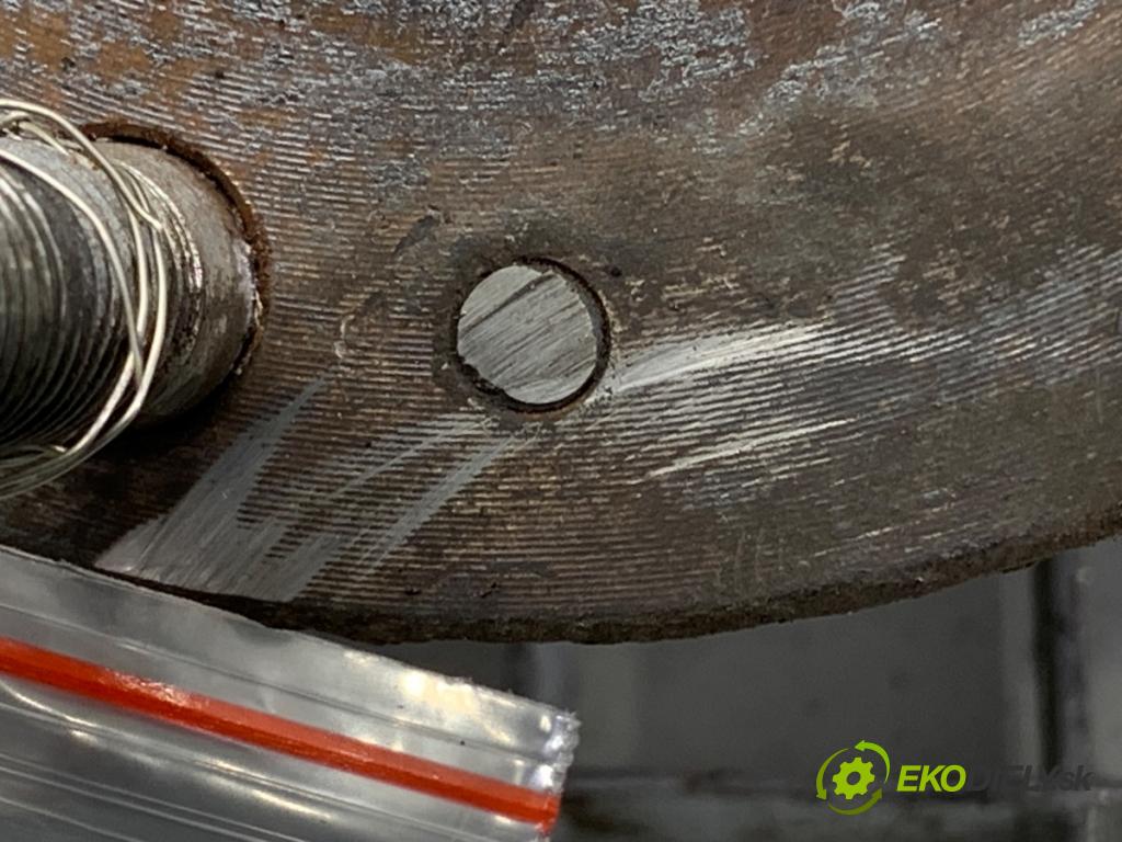 HYUNDAI ix35 SUV 2013 135 kW 2.0 CRDi 4WD 1995 náboj pravý přední část