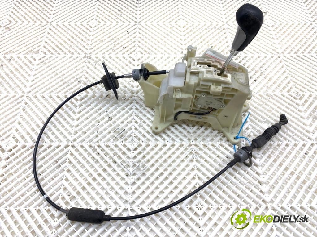 HYUNDAI ix35 SUV 2013 135 kW 2.0 CRDi 4WD 1995 kulisa  (Řadicí páka (kulisa) )