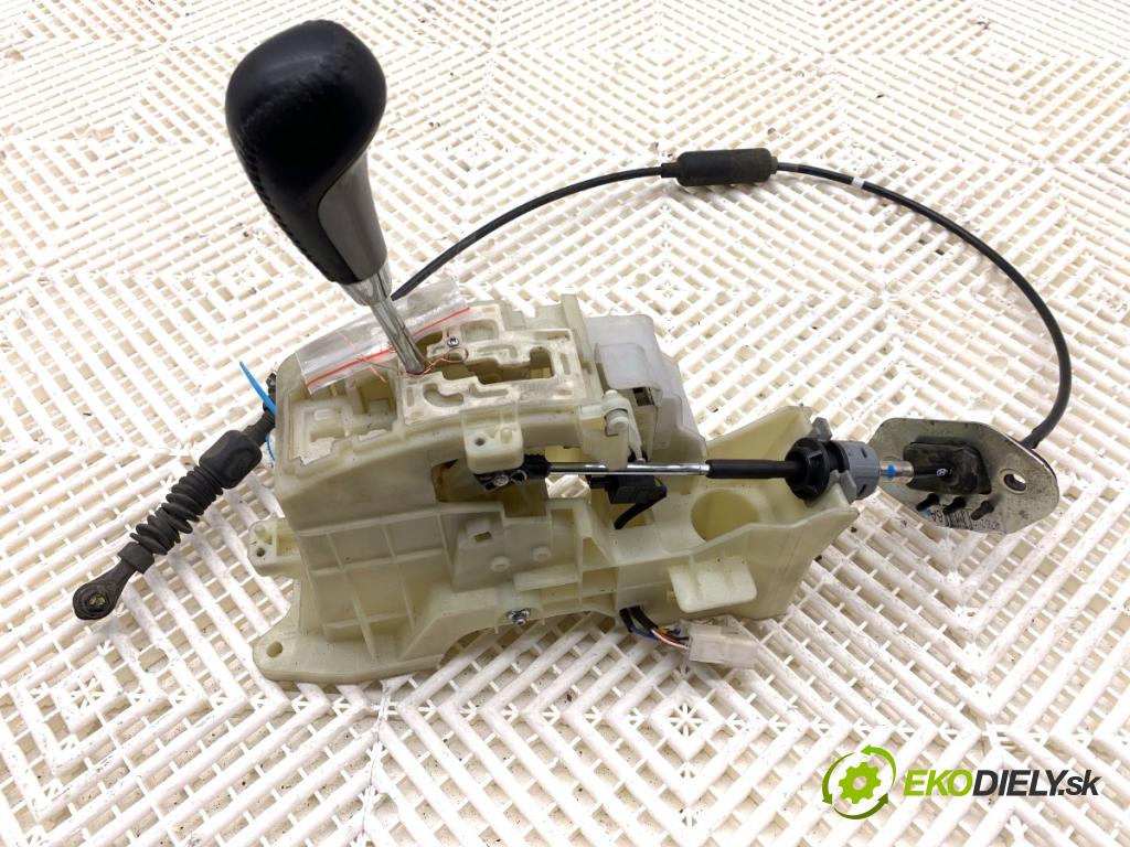 HYUNDAI ix35 SUV 2013 135 kW 2.0 CRDi 4WD 1995 kulisa  (Řadicí páka (kulisa) )