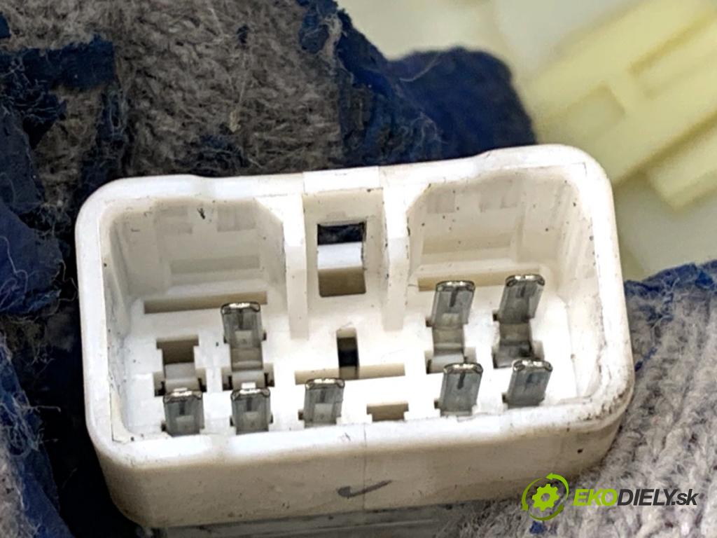 HYUNDAI ix35 SUV 2013 135 kW 2.0 CRDi 4WD 1995 kulisa  (Řadicí páka (kulisa) )