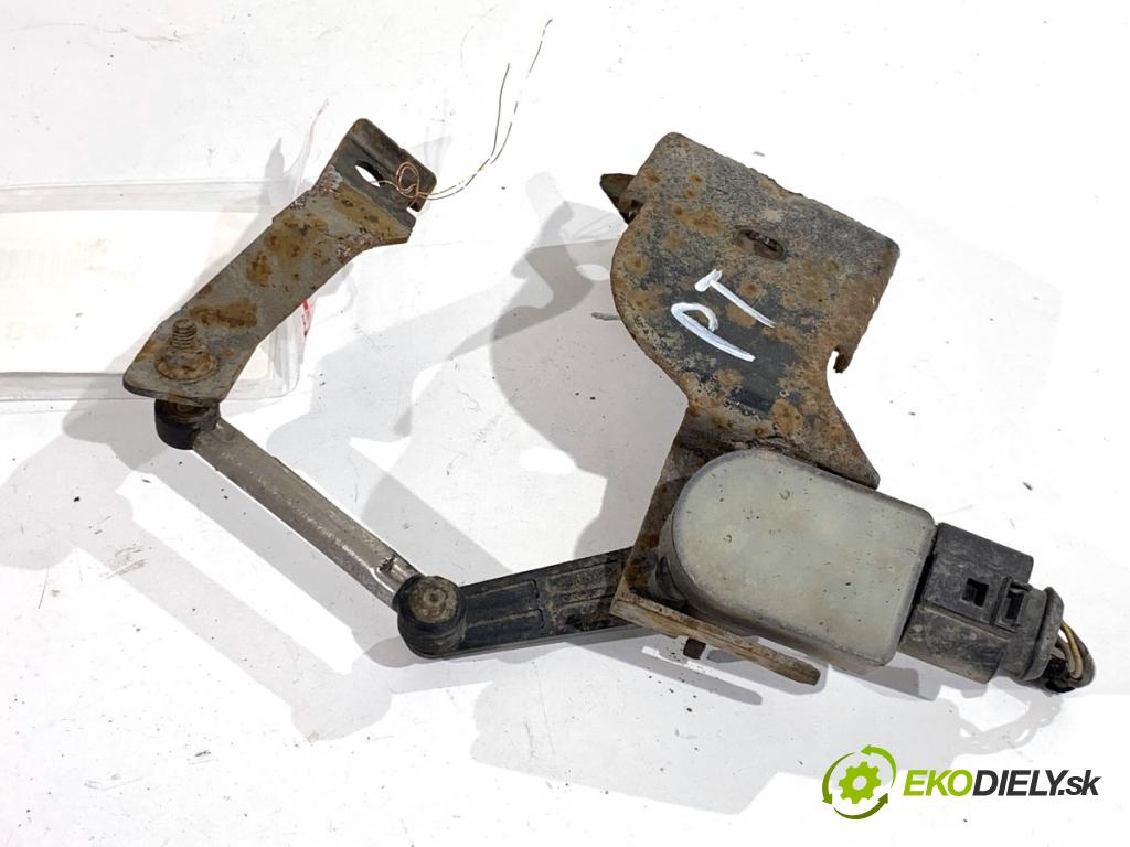 HYUNDAI ix35 SUV 2013 135 kW 2.0 CRDi 4WD 1995 snímač ÚROVEŇ: XENON zadní část pravý