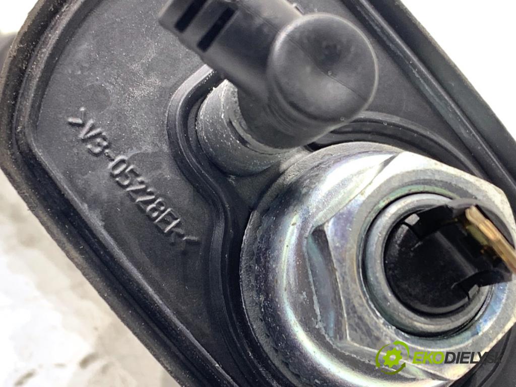 HYUNDAI ix35 SUV 2013 135 kW 2.0 CRDi 4WD 1995 ANTENA V3-05228EK
