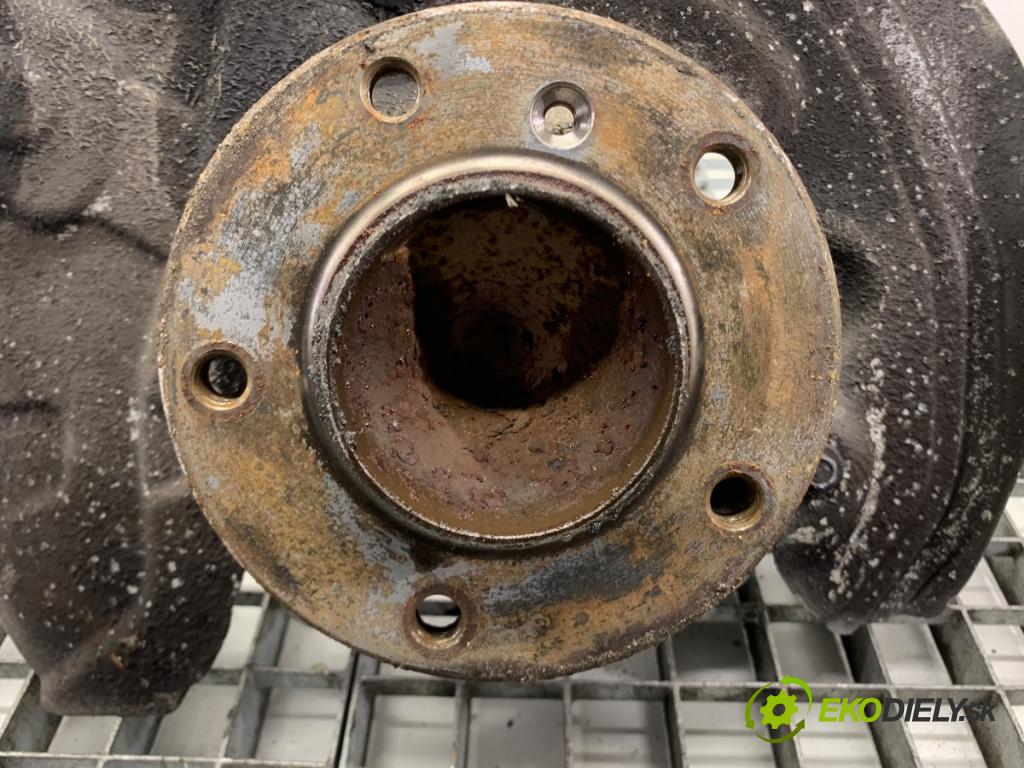 BMW E84 SUV 2013 85 kW sDrive 16 d 1995 náboj levý přední část