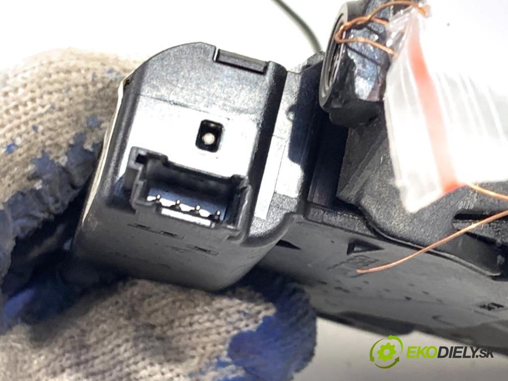 BMW E84 SUV 2013 85 kW sDrive 16 d 1995 zámok dveří zadní část 7200511