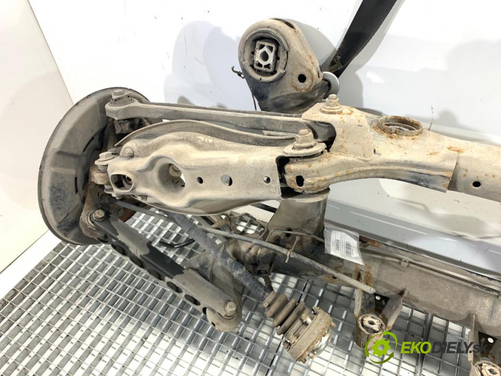 BMW E84 SUV 2013 85 kW sDrive 16 d 1995 Výstuha zad 6792474