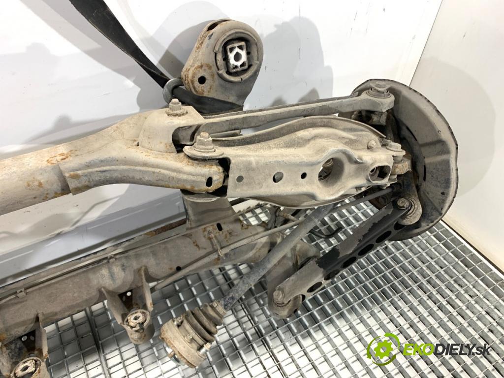 BMW E84 SUV 2013 85 kW sDrive 16 d 1995 Výstuha zad 6792474