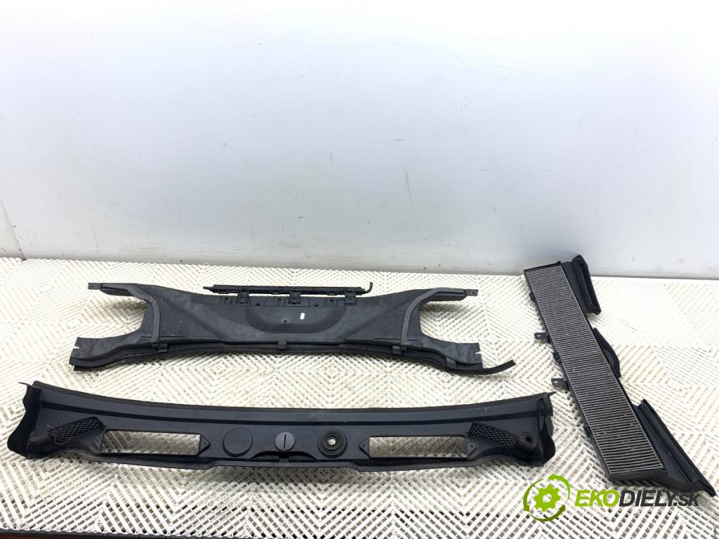 BMW E84 SUV 2013 85 kW sDrive 16 d 1995 torpédo plast pod čelní okno 6924277 (Plast pod čelním sklem)