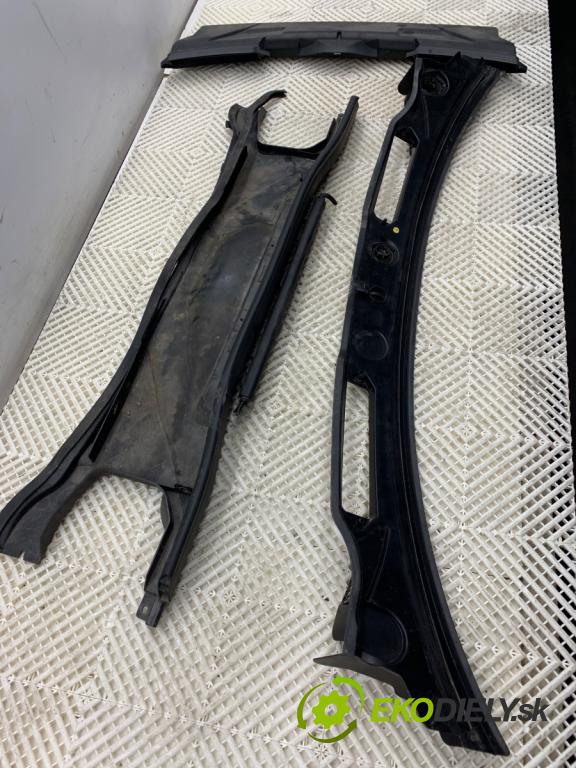 BMW E84 SUV 2013 85 kW sDrive 16 d 1995 torpédo plast pod čelní okno 6924277 (Plast pod čelním sklem)