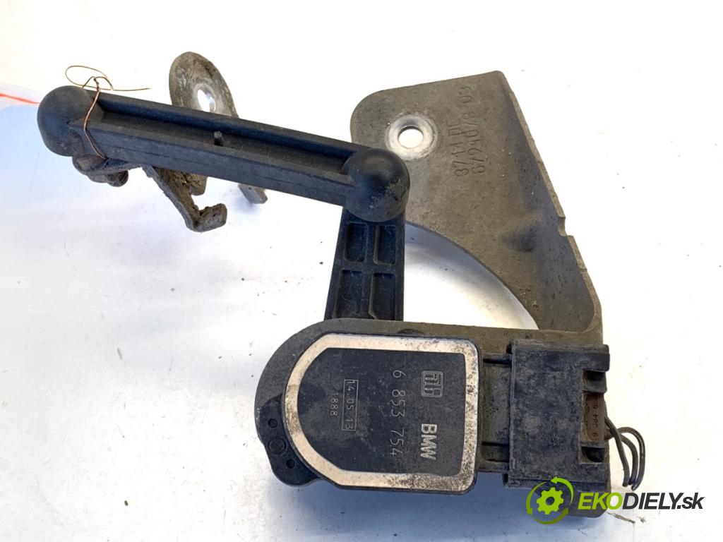 BMW E84 SUV 2013 85 kW sDrive 16 d 1995 snímač ÚROVEŇ: XENON zadní část levý 6853754