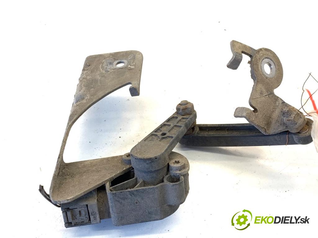 BMW E84 SUV 2013 85 kW sDrive 16 d 1995 snímač ÚROVEŇ: XENON zadní část levý 6853754