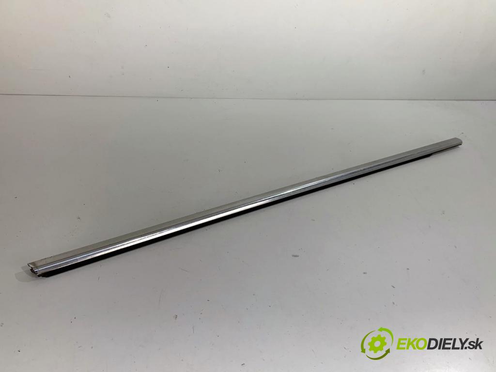 BMW E84 SUV 2013 85 kW sDrive 16 d 1995 lišta Sbírání: přední část pravý 