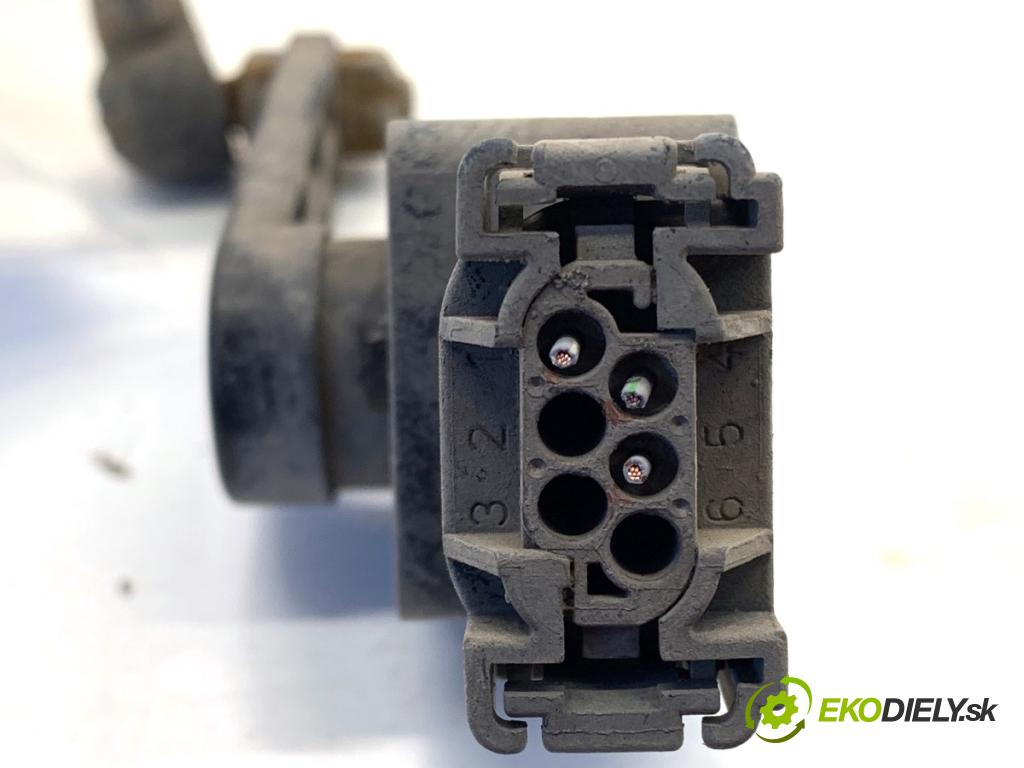 BMW E84 SUV 2013 85 kW sDrive 16 d 1995 snímač ÚROVEŇ: XENON přední část levý 6853752