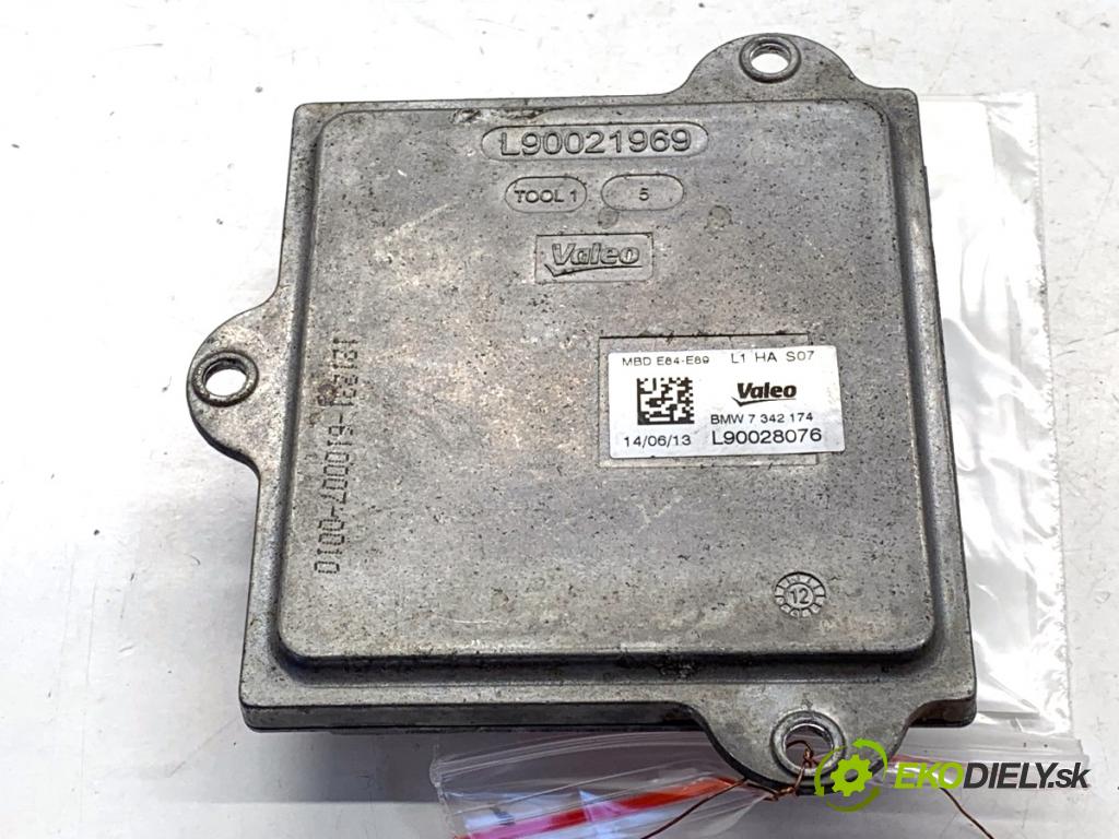 BMW E84 SUV 2013 85 kW sDrive 16 d 1995 měnič XENON 7342174 (Řídící jednotka xenonu)