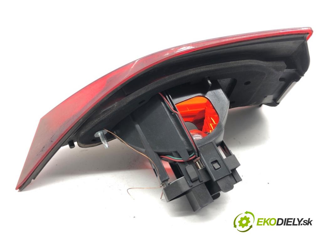 BMW E84 SUV 2013 85 kW sDrive 16 d 1995 Svetlo pravy zad vnútorná 2990114