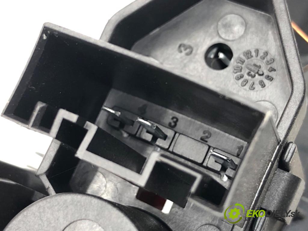 BMW E84 SUV 2013 85 kW sDrive 16 d 1995 Svetlo ľavy zad vnútorná 2990113