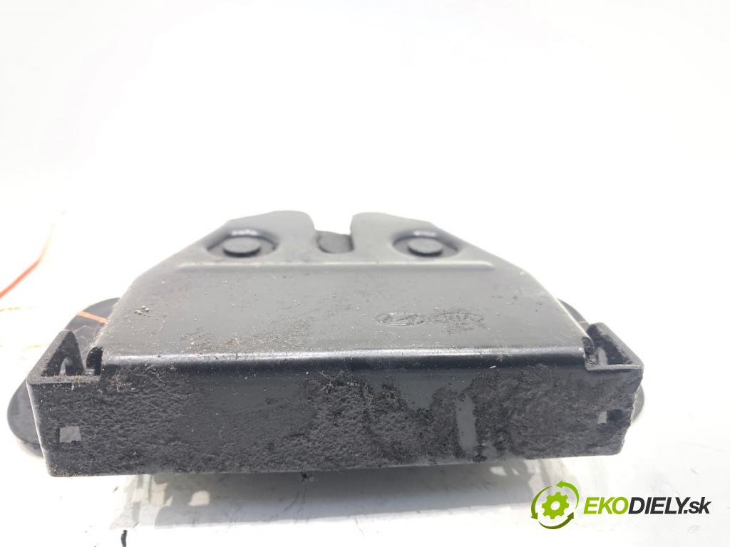 HYUNDAI ix35 SUV 2013 135 kW 2.0 CRDi 4WD 1995 zámok kapoty predný