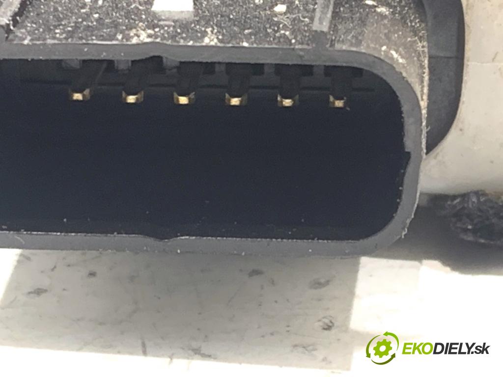 HYUNDAI ix35 SUV 2013 135 kW 2.0 CRDi 4WD 1995 zámok Dvere pravy predný 81320-2Y000