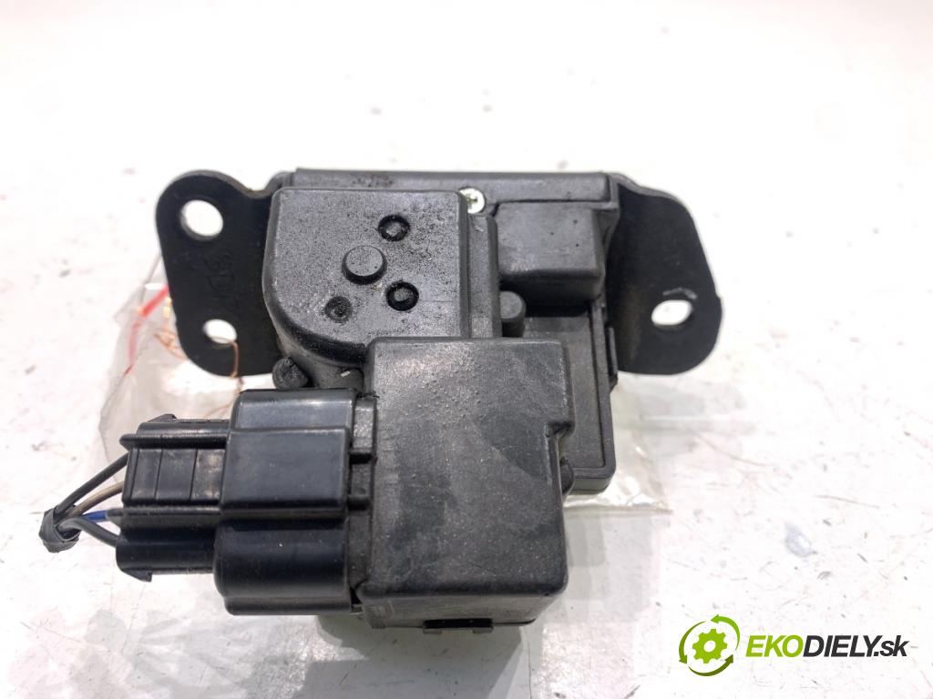 HYUNDAI ix35 SUV 2013 135 kW 2.0 CRDi 4WD 1995 zámok dverí zad 81230-2S000