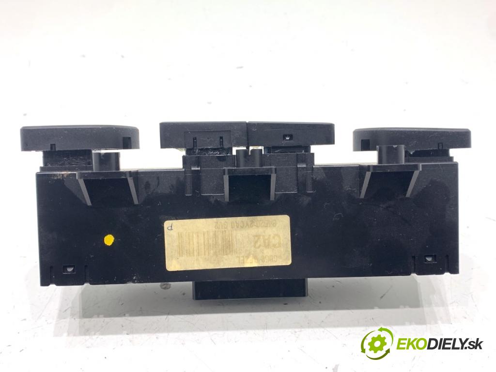 HYUNDAI ix35 SUV 2013 135 kW 2.0 CRDi 4WD 1995 přepínač ohřívání sedačky 93310-2YCA0TAN (Páčky pod volantem)