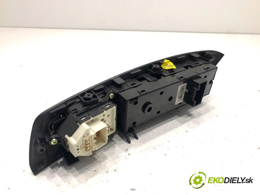 HYUNDAI ix35 SUV 2013 135 kW 2.0 CRDi 4WD 1995 přepínač oken  (Páčky pod volantem)