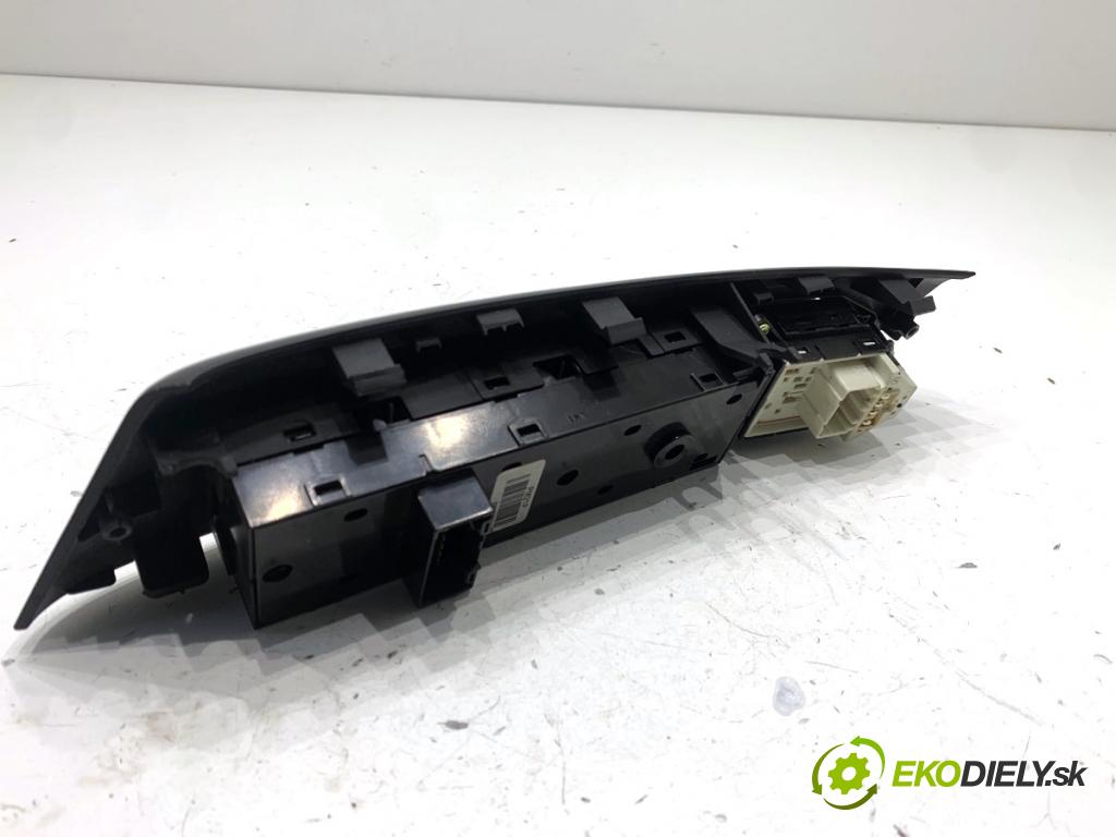 HYUNDAI ix35 SUV 2013 135 kW 2.0 CRDi 4WD 1995 přepínač oken  (Páčky pod volantem)