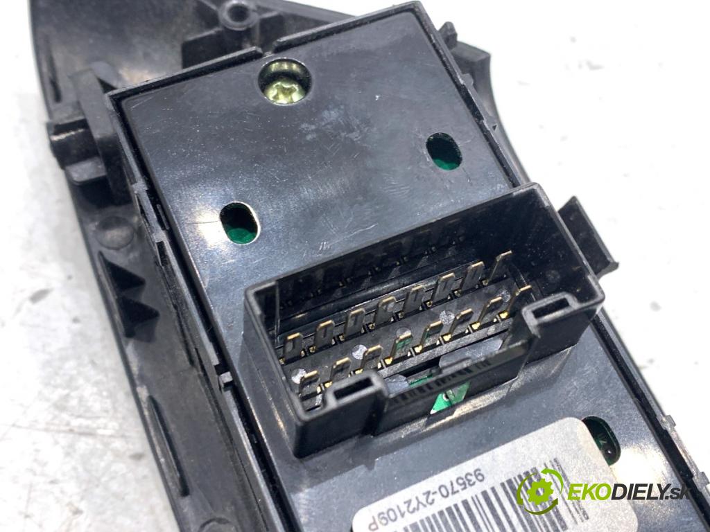 HYUNDAI ix35 SUV 2013 135 kW 2.0 CRDi 4WD 1995 přepínač oken  (Páčky pod volantem)