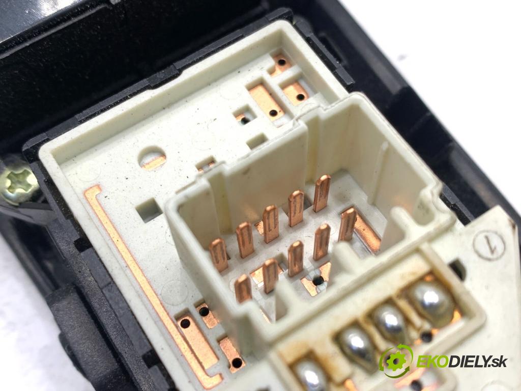 HYUNDAI ix35 SUV 2013 135 kW 2.0 CRDi 4WD 1995 přepínač oken  (Páčky pod volantem)