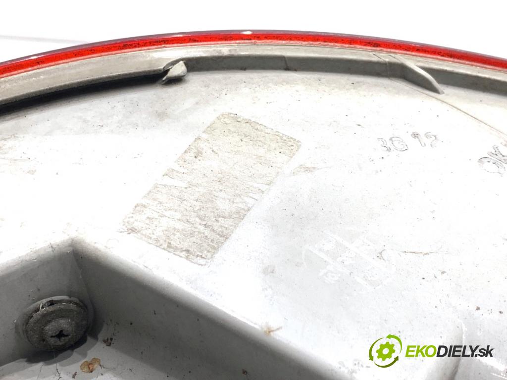 HYUNDAI ix35 SUV 2013 135 kW 2.0 CRDi 4WD 1995 Svetlo pravy zad 92402-2Y500