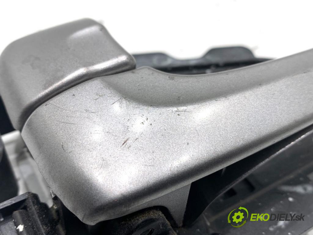 HYUNDAI ix35 SUV 2013 135 kW 2.0 CRDi 4WD 1995 Kľučka vnútorná ľavy predný 82618-2S000