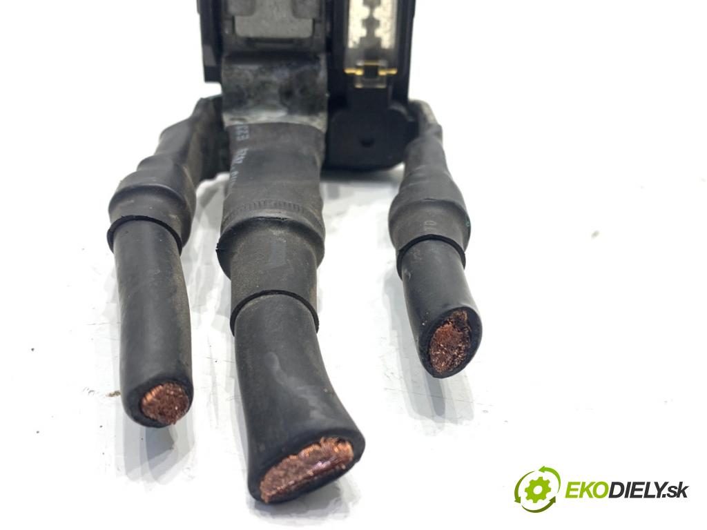 HYUNDAI ix35 SUV 2013 135 kW 2.0 CRDi 4WD 1995 svorka plus