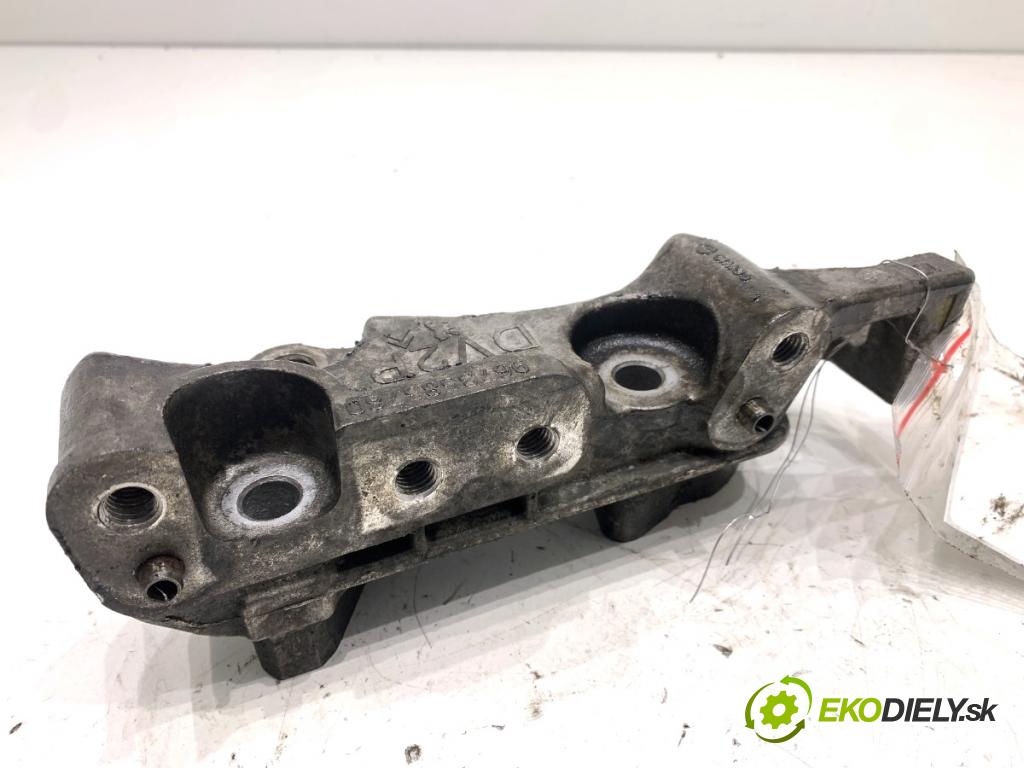 PEUGEOT 308 SW II Kombi 2014 88 kW 1.6 BlueHDi 120 1560 Držiak Motor 9673585780