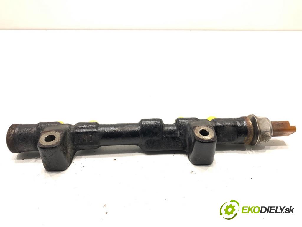 PEUGEOT 308 SW II Kombi 2014 88 kW 1.6 BlueHDi 120 1560 Lišta vstrekovacia 9804776780 (Vstrekovacia lišta)