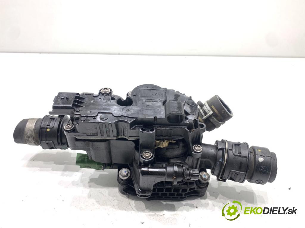 PEUGEOT 308 SW II Kombi 2014 88 kW 1.6 BlueHDi 120 1560 obal termostatu 9803549480 (Pouzdro termostatu)