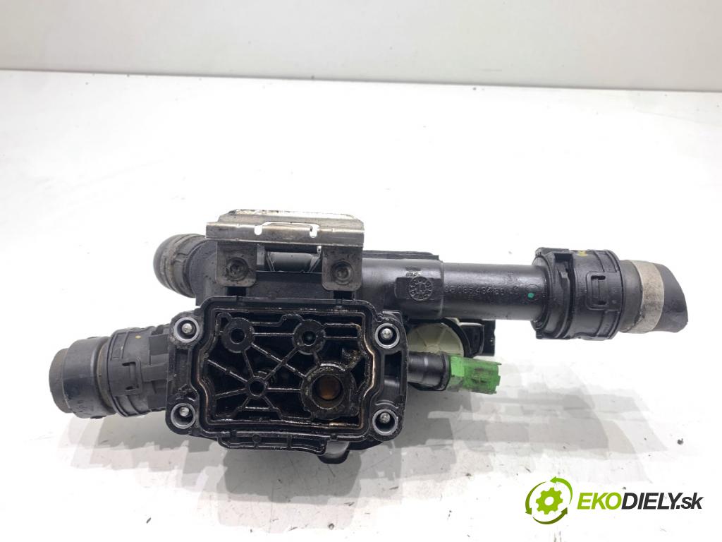 PEUGEOT 308 SW II Kombi 2014 88 kW 1.6 BlueHDi 120 1560 obal termostatu 9803549480 (Pouzdro termostatu)