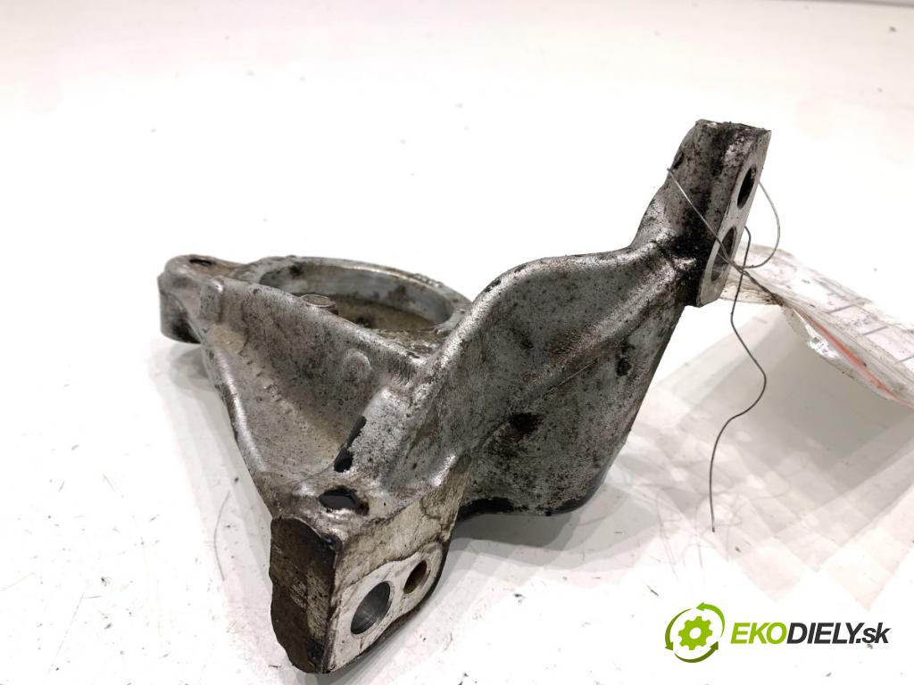 PEUGEOT 308 SW II Kombi 2014 88 kW 1.6 BlueHDi 120 1560 podpěra poloos 9678074180