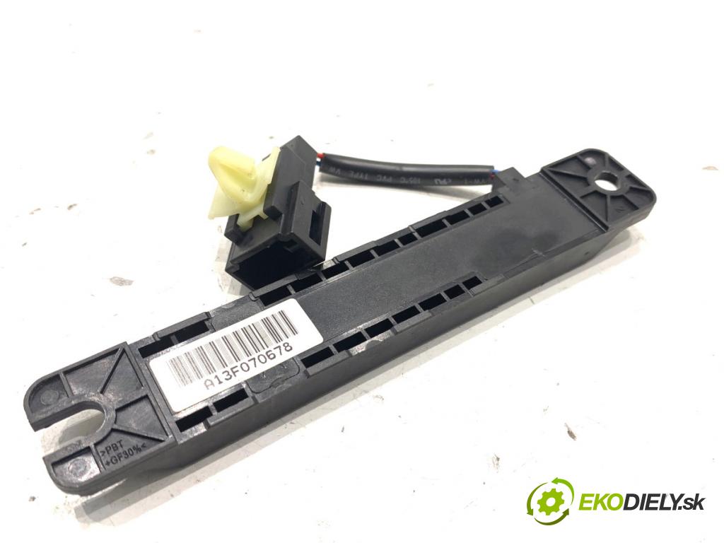 HYUNDAI ix35 SUV 2013 135 kW 2.0 CRDi 4WD 1995 Zosilňovač Antenní: 95420-2S310 (Zosilňovač)