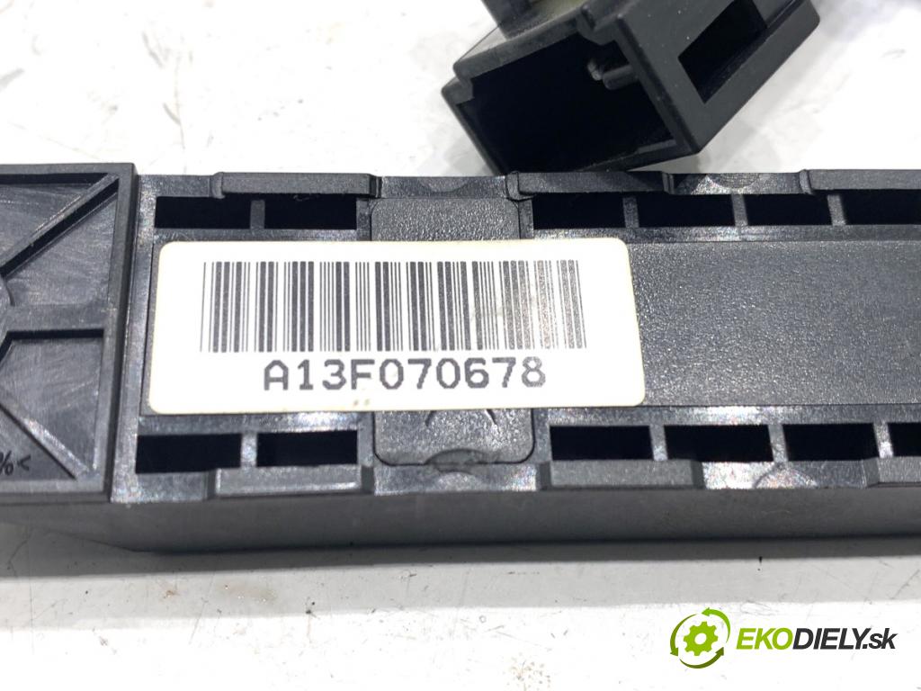 HYUNDAI ix35 SUV 2013 135 kW 2.0 CRDi 4WD 1995 Zosilňovač Antenní: 95420-2S310 (Zosilňovač)