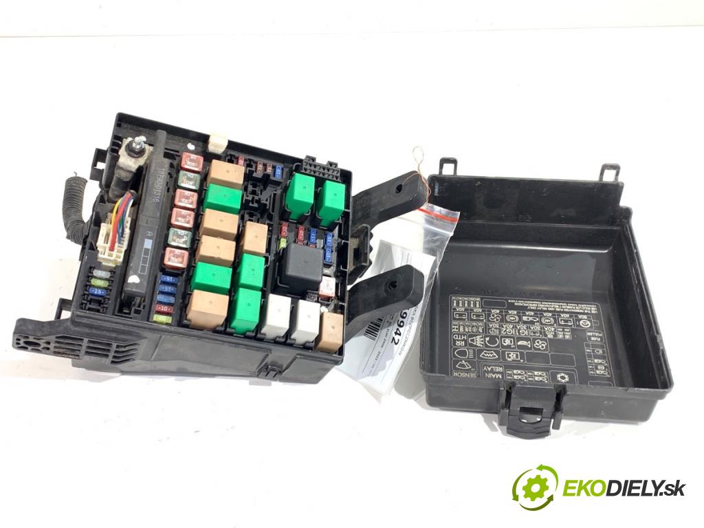 HYUNDAI ix35 SUV 2013 135 kW 2.0 CRDi 4WD 1995 Skrinka poistková 91941-2Y150 (Poistková skrinka)