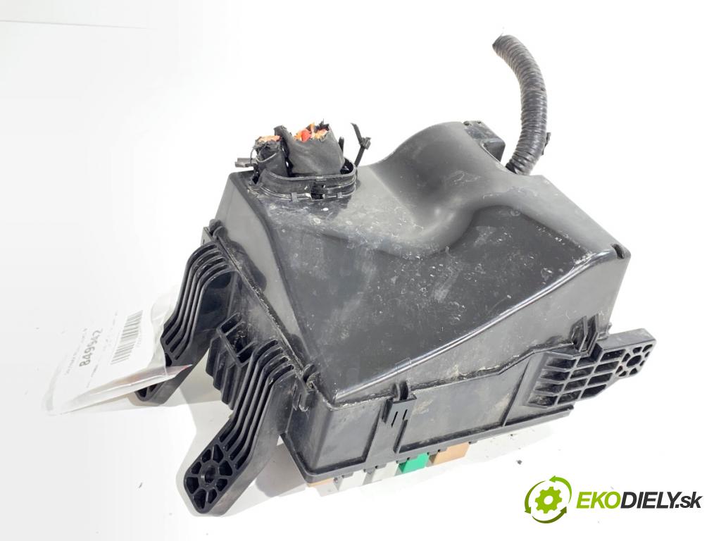 HYUNDAI ix35 SUV 2013 135 kW 2.0 CRDi 4WD 1995 Skrinka poistková 91941-2Y150 (Poistková skrinka)