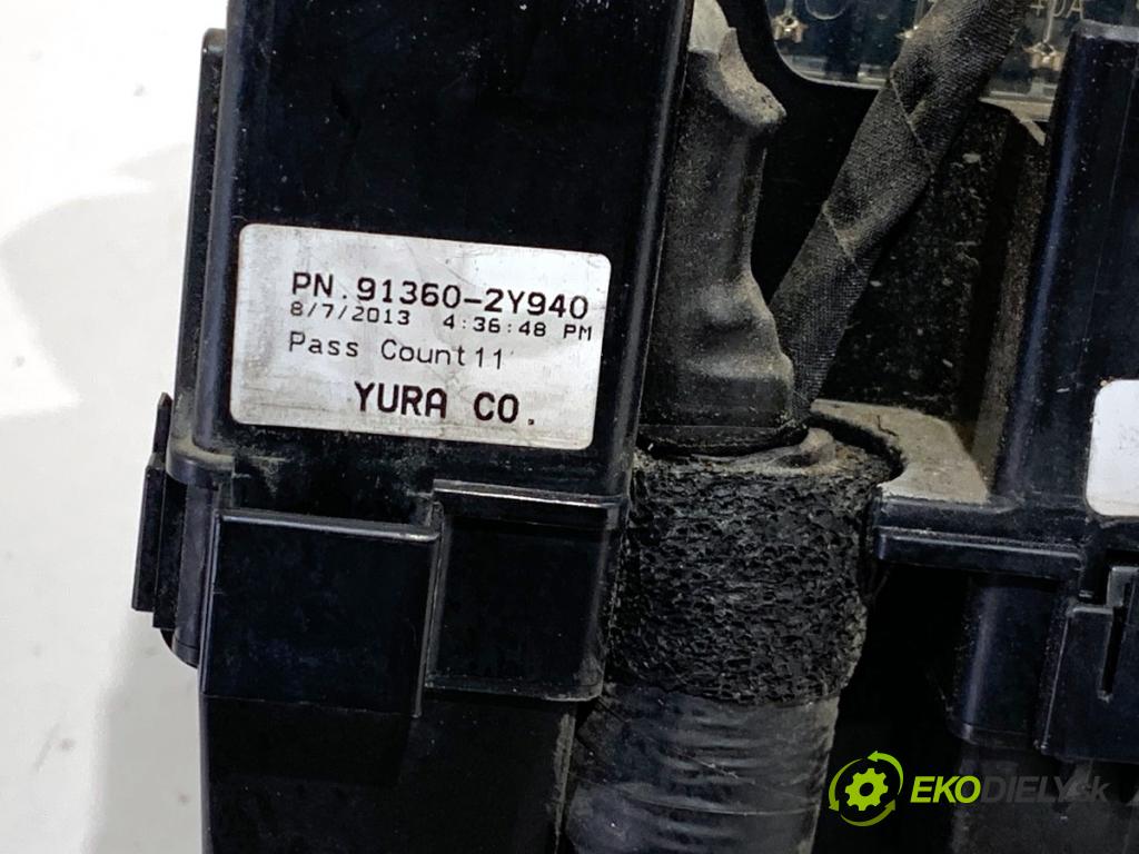 HYUNDAI ix35 SUV 2013 135 kW 2.0 CRDi 4WD 1995 Skrinka poistková 91941-2Y150 (Poistková skrinka)