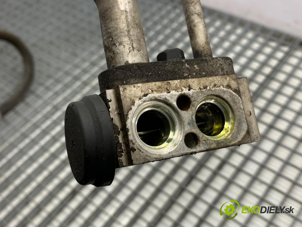 HYUNDAI ix35 SUV 2013 135 kW 2.0 CRDi 4WD 1995 rúrka klimatizace 97775-2Y050 (Trubka klimatizace)