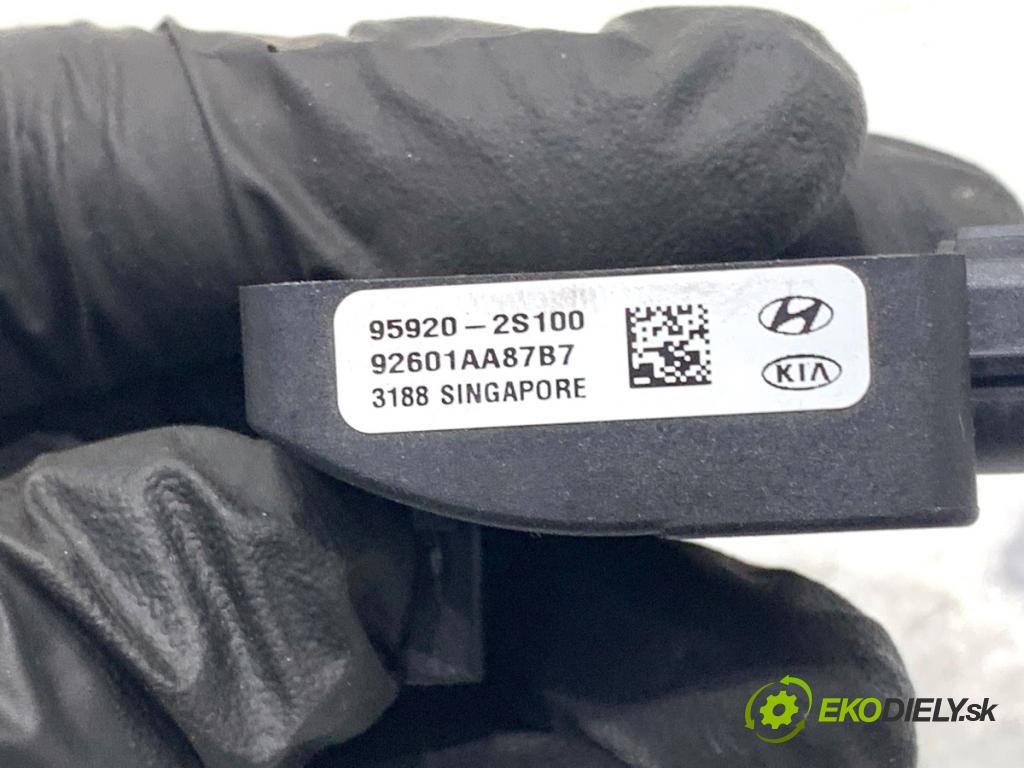 HYUNDAI ix35 SUV 2013 135 kW 2.0 CRDi 4WD 1995 Snímač nárazu 95920-2S100 (Snímač nárazu)