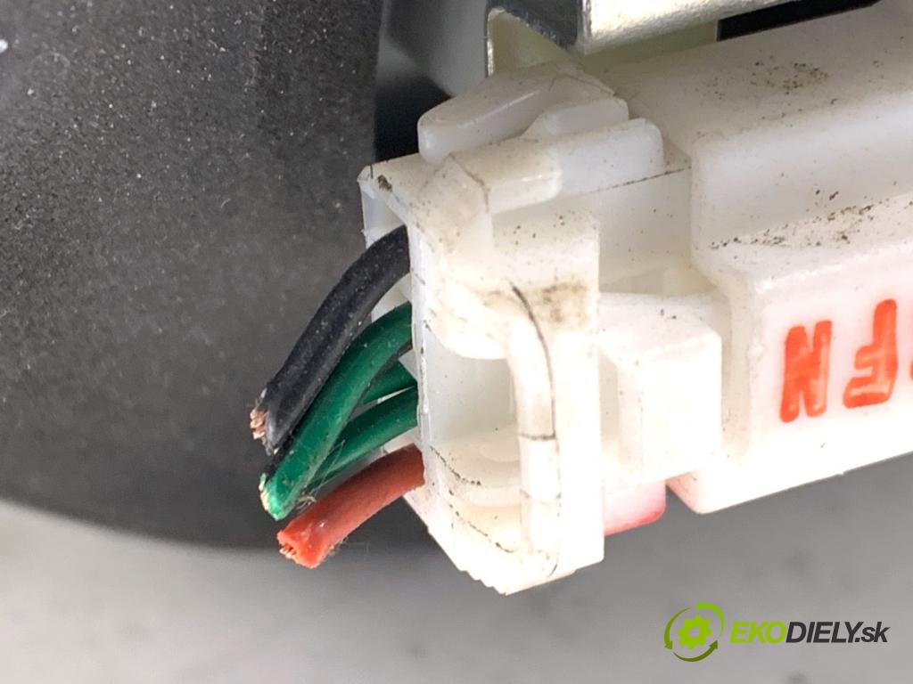 HYUNDAI ix35 SUV 2013 135 kW 2.0 CRDi 4WD 1995 Svetlo zad ľavá strana vnútorná 92403-2Y500 (Kľučka dverí ostatné)